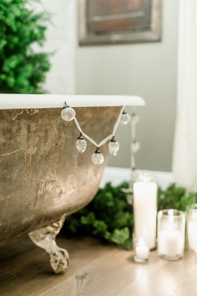 A Holiday Clawfoot Tub Vignette